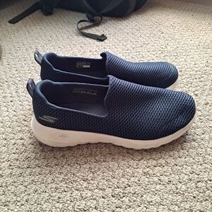 Skechers GoWalks GoGa MAX